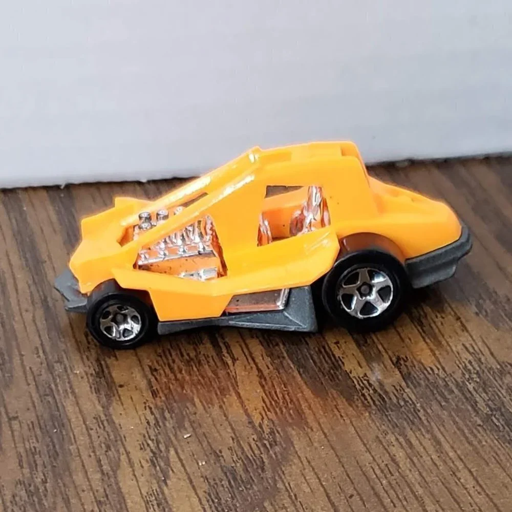 Hot Wheels Dirty Outlaw HW Racing 2013 Series Neon Orange 1:64